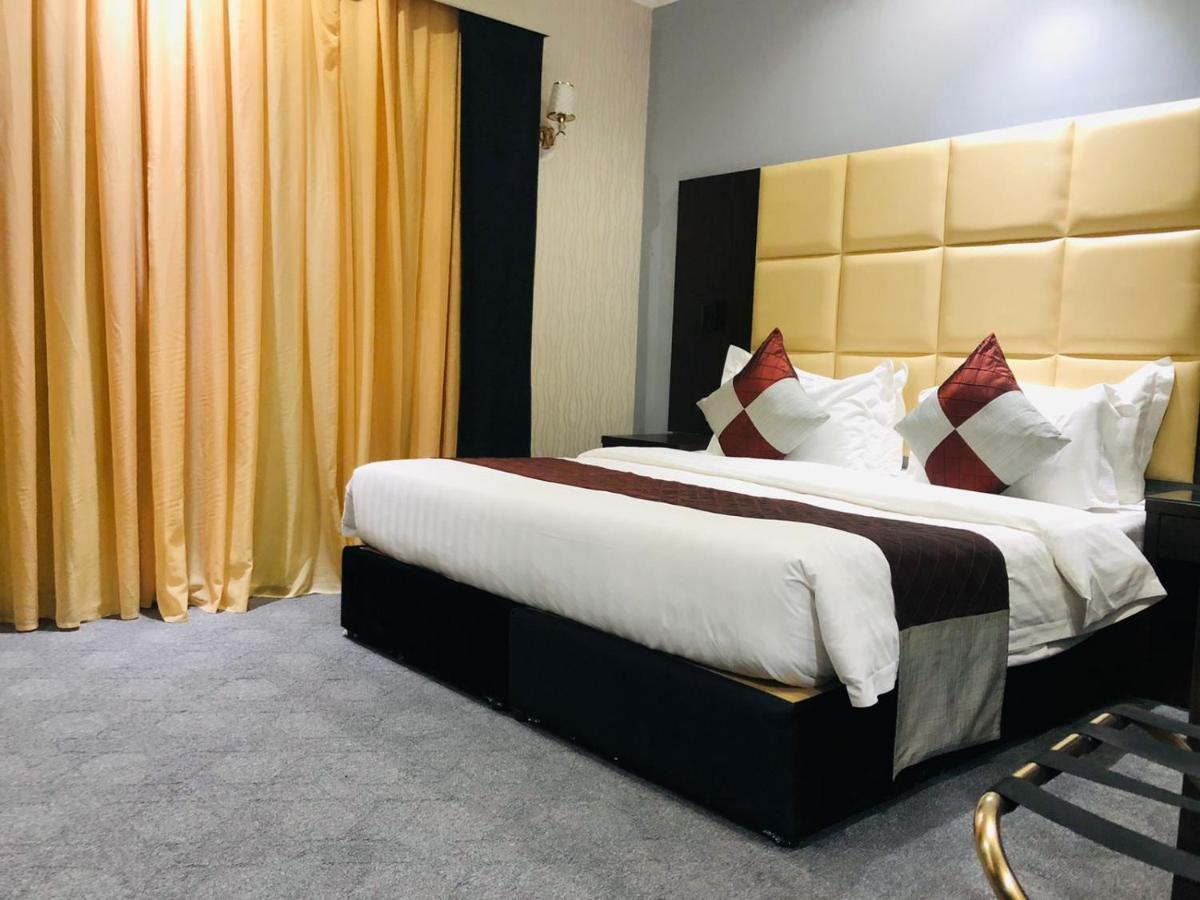 M Platinum Hotel Medina Buitenkant foto