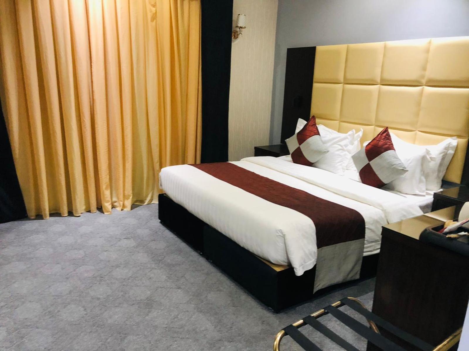 M Platinum Hotel Medina Buitenkant foto